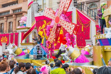 Osaka, Japonya - 21 Kasım 2016: Yeni festivale, yeniden doğmuş Parade, celeb