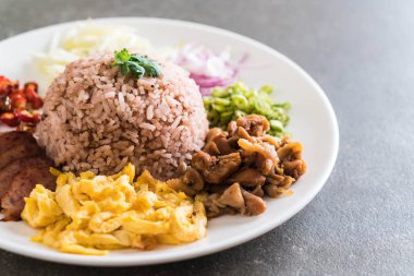 Pirinç ve karides ezmesi.