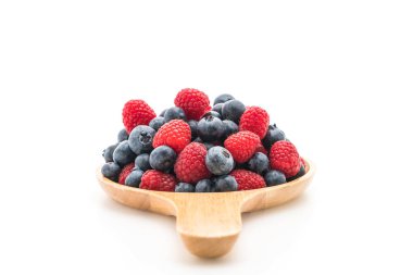 taze yaban mersini ve rasberry beyaz