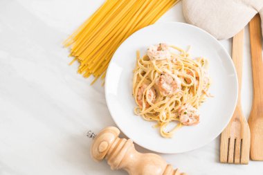 karides ile Fettuccini makarna