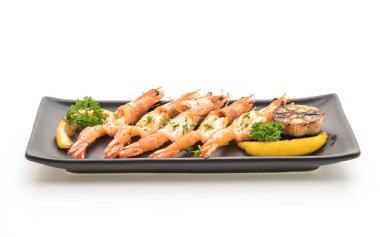 Sarımsaklı ve limonlu kızarmış karides.