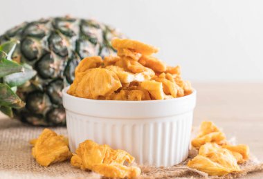 kurutulmuş ananas gevrek cipsi