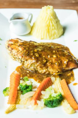 tavuk biftek patates püresi ile