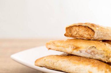 turta kurutulmuş rendelenmiş domuz ile sopa