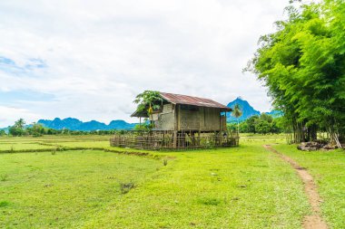  Vang Vieng alanlarda eski ev