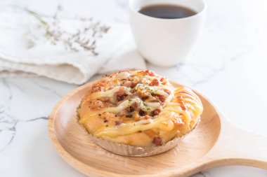 jambon salata ve kurutulmuş domuz topuz