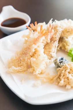 kızarmış karides (tempura)