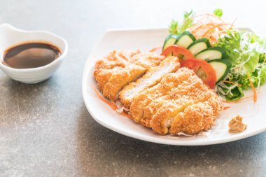 sebze soslu kızarmış pirzola domuz eti