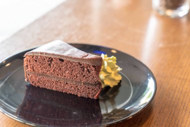 yeşil çay ile çikolatalı kek krem şanti