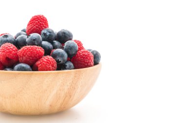 taze yaban mersini ve rasberry beyaz