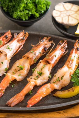 gebakken garnalen met knoflook 