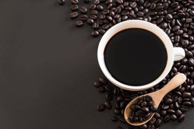 Kahve fincanı ve fasulye