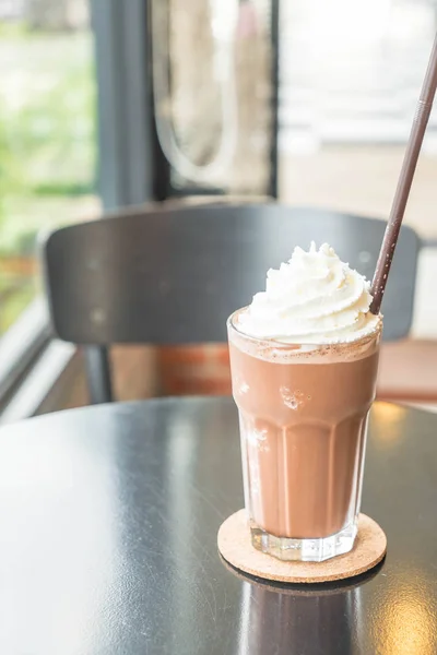 Coklat milkshake dengan krim kocok — Stok Foto