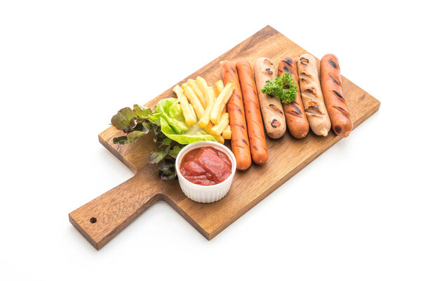 жареная колбаса с овощами
