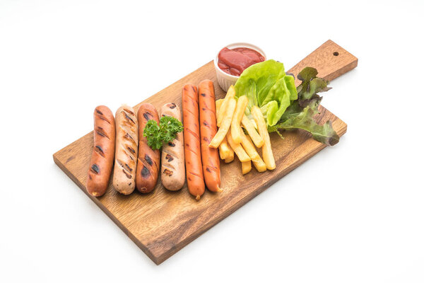 жареная колбаса с овощами
