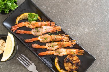 gebakken garnalen met knoflook 