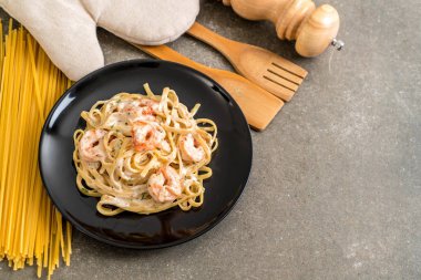 karides ile Fettuccini makarna