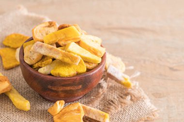 meyve yongaları karıştırın