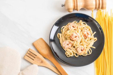 karides ile Fettuccini makarna