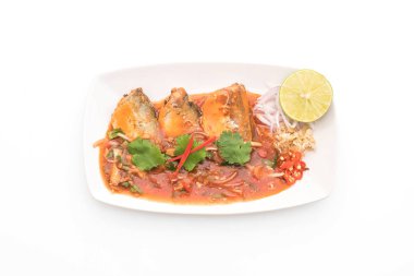 domates soslu baharatlı uskumru salatası