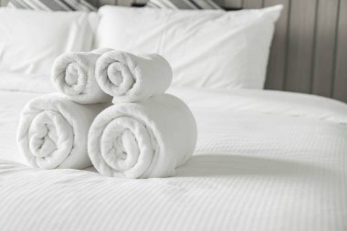 Yatak Dekorasyon yatak odası iç beyaz havlu 