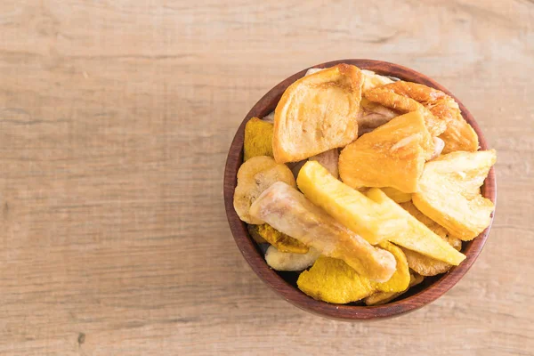 meyve yongaları karıştırın