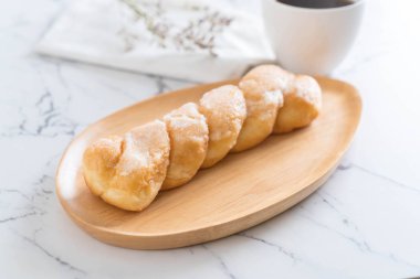 taze tereyağı rulo ekmek