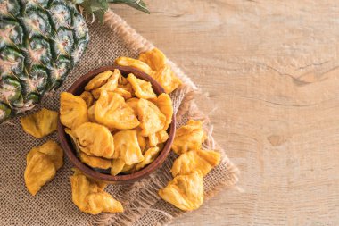 kurutulmuş ananas gevrek cipsi