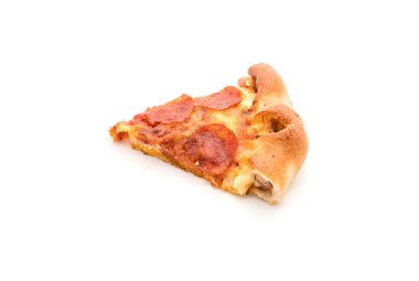 Beyaz zemin üzerine ev yapımı biberli Pizza 