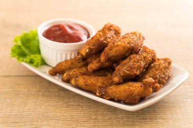 Kızarmış tavuk kanadı.