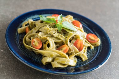 ıspanak fettuccine domates ile