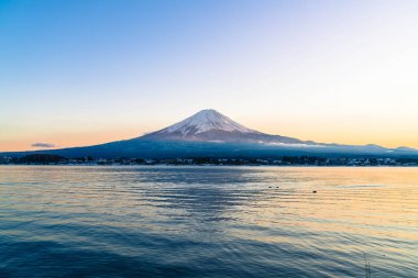 Dağ Fuji San Kawaguchiko Gölü.