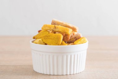 meyve yongaları karıştırın