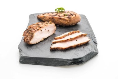 Kayrak plaka üzerinde ızgara tavuk fileto