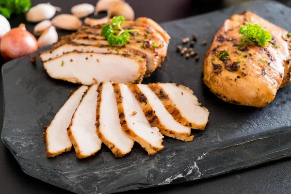 Izgara tavuk filetosu. 