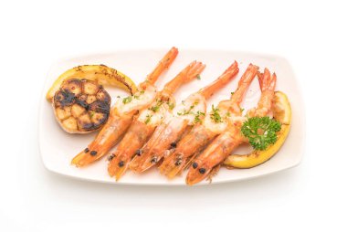 Sarımsaklı ve limonlu kızarmış karides.