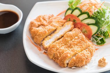 sebze soslu kızarmış pirzola domuz eti