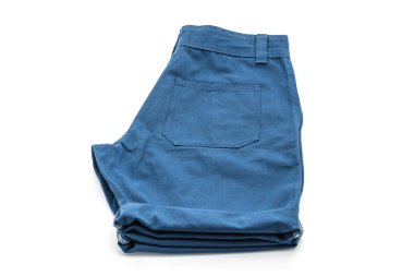 beyaz üzerine kısa pantolon