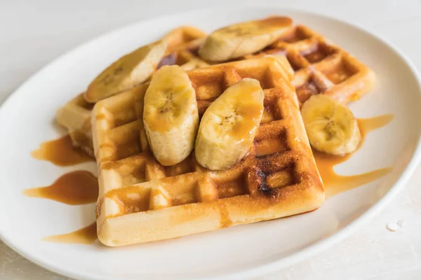 Banaan wafels met karamel — Stockfoto