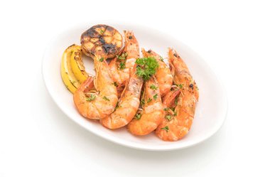 Sarımsaklı ve limonlu kızarmış karides.