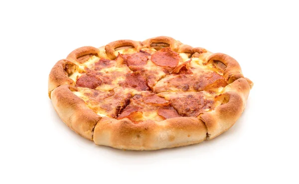 Domácí Pepperoni Pizza na bílém pozadí — Stock fotografie