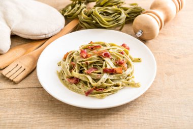 ıspanak fettuccini makarna pastırma ile