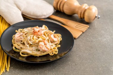 karides ile Fettuccini makarna