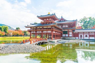 Güzel mimari Byodo içinde Kyoto tapınakta.