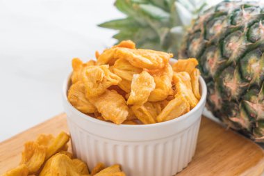 kurutulmuş ananas gevrek cipsi