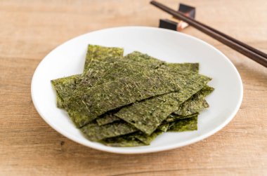 plaka üzerinde kurutulmuş yosun