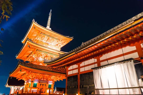 Prachtige architectuur in de tempel Kiyomizu-dera Kyoto. — Stockfoto