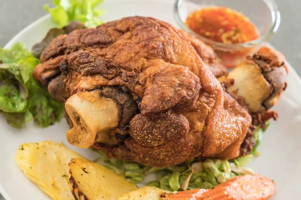 Gevrek domuz knuckle veya Alman domuz Hocks