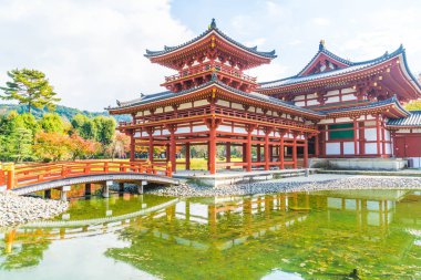 Güzel mimari Byodo içinde Kyoto tapınakta.
