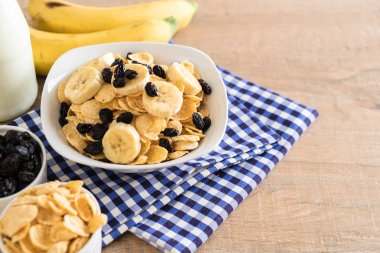 muz, Kuru üzüm ve süt ile tahıl 